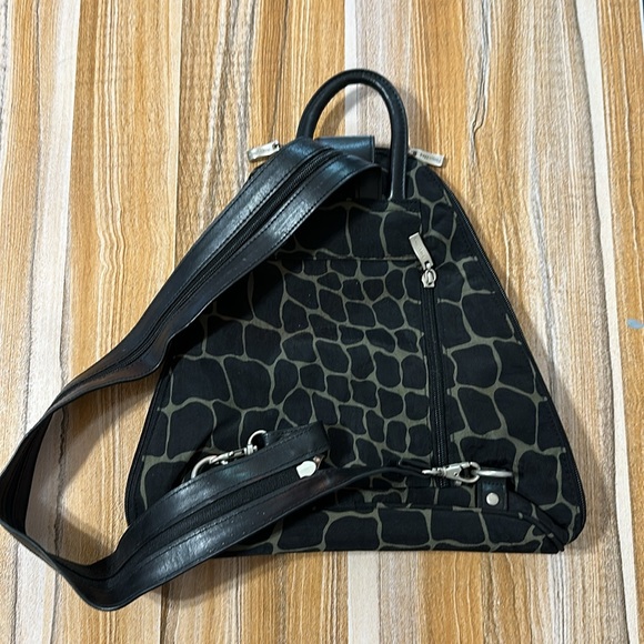 Baggallini Metro Convertible Backpack - Picture 2 of 4